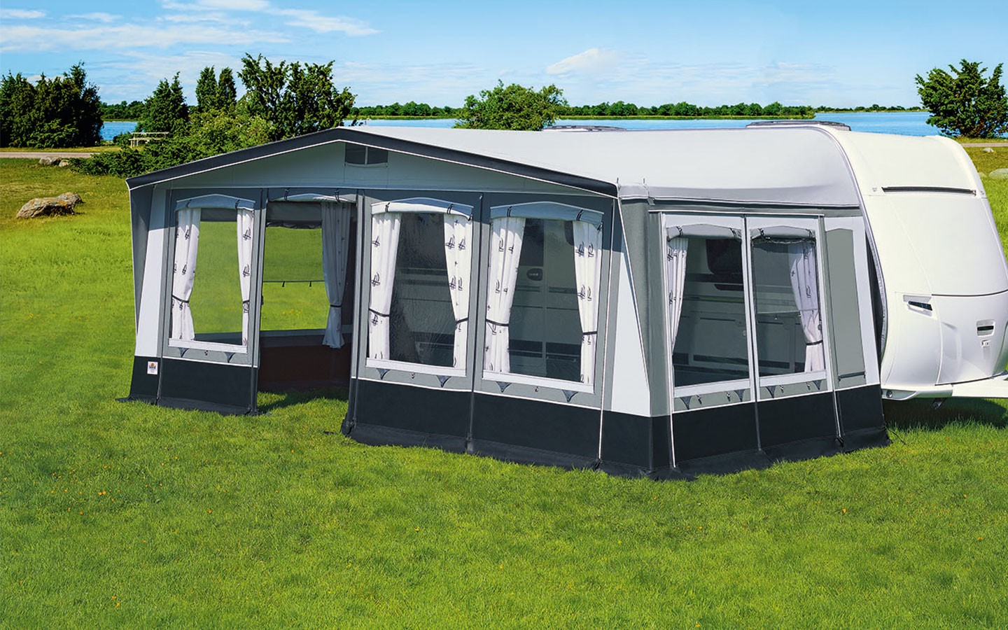 Caravaneck Porta Westfalica - Brand Vorzelte Papazzo- Ihr Ansprechpartner für Wohnwagen und Freizeitfahrzeuge